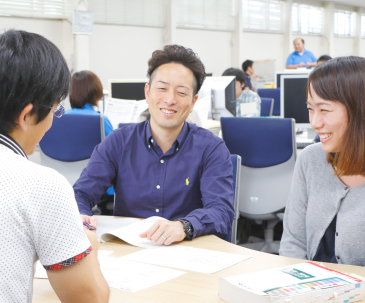 独り立ちしたら、設計はほぼ一人で担当。マニュアルにないことは、先輩の支えがある